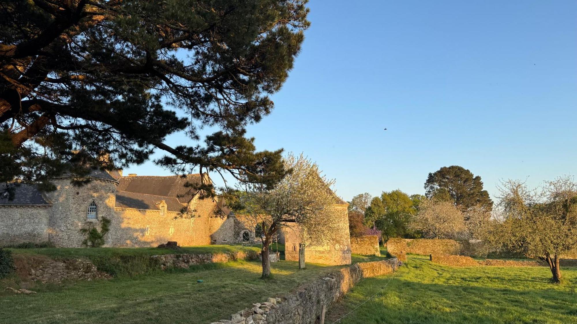 Gite De Couple Cosy Avec Vue Sur Chateau Tremohar - Golfe Du Morbihan, 20 Min De Vannes Berric Exterior photo